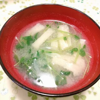 油揚げと豆苗のみそ汁